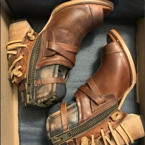 Freebirds bootie sandles